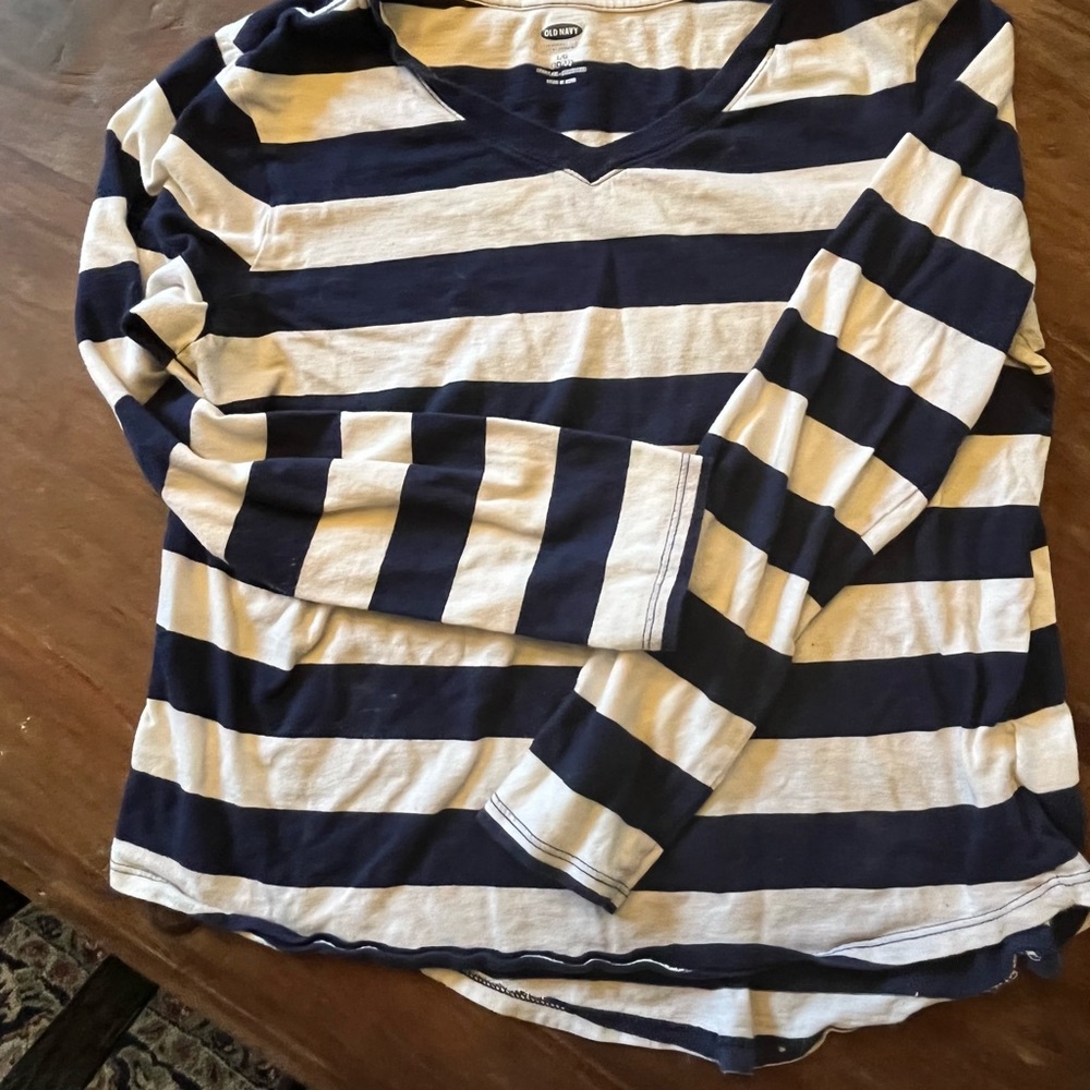 Old Navy striped long sleeve v-neck t-shirt, girls size 10-12 (large)